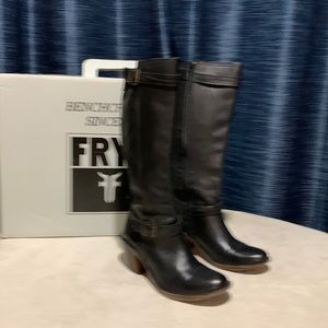 Frye Carmen inside zip boots w/ stacked heel